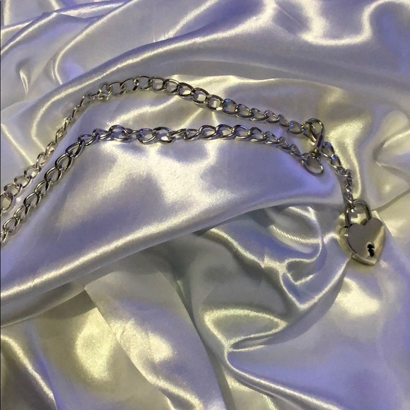 Heart lock clasp silver chain necklace - Picture 3 of 3